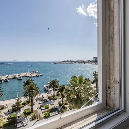 Exclusive Seafront Luxury With Amazing View 아파트 *
